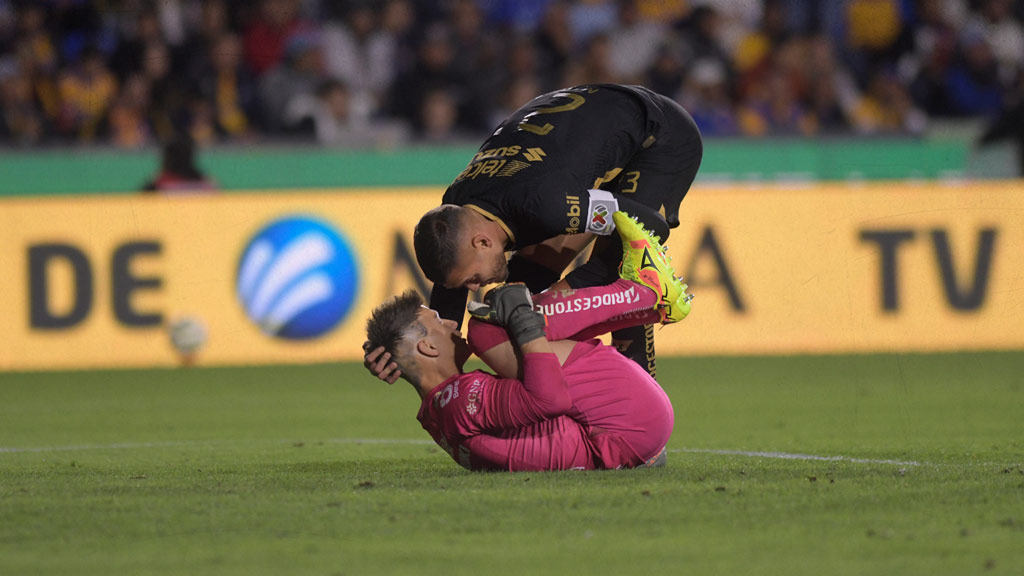 Nicolás Freire y Sebastián Sosa están en la puerta de salida en Pumas