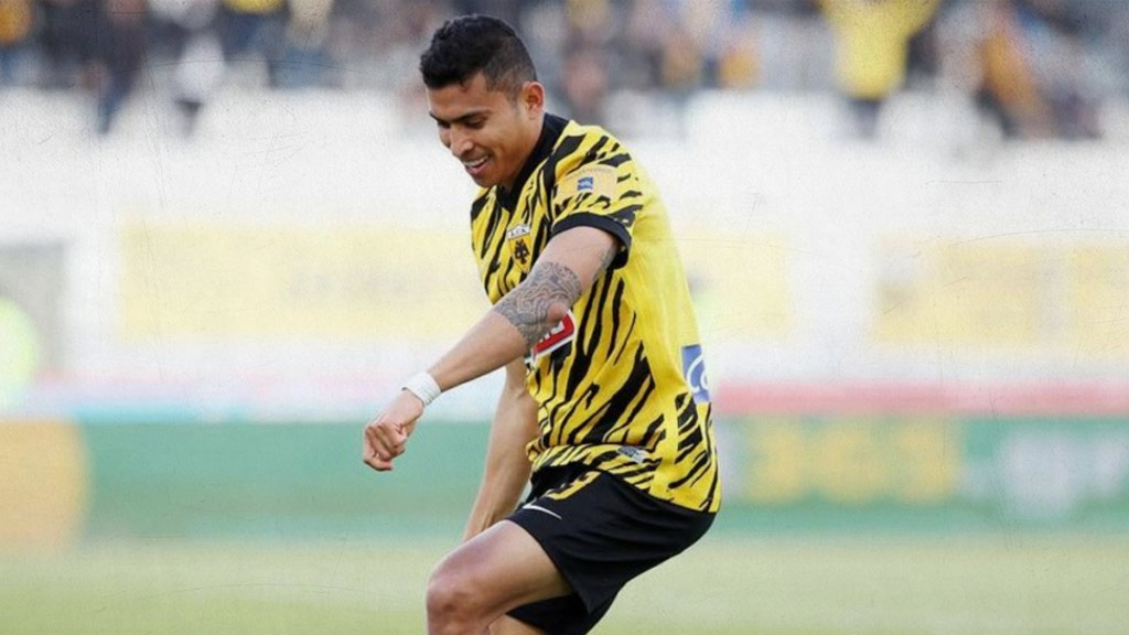 Orbelín Pineda se queda en AEK de Atenas