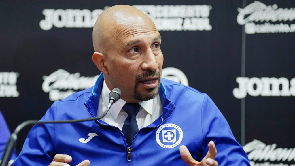 Conejo Pérez se tambalea como director deportivo de Cruz Azul