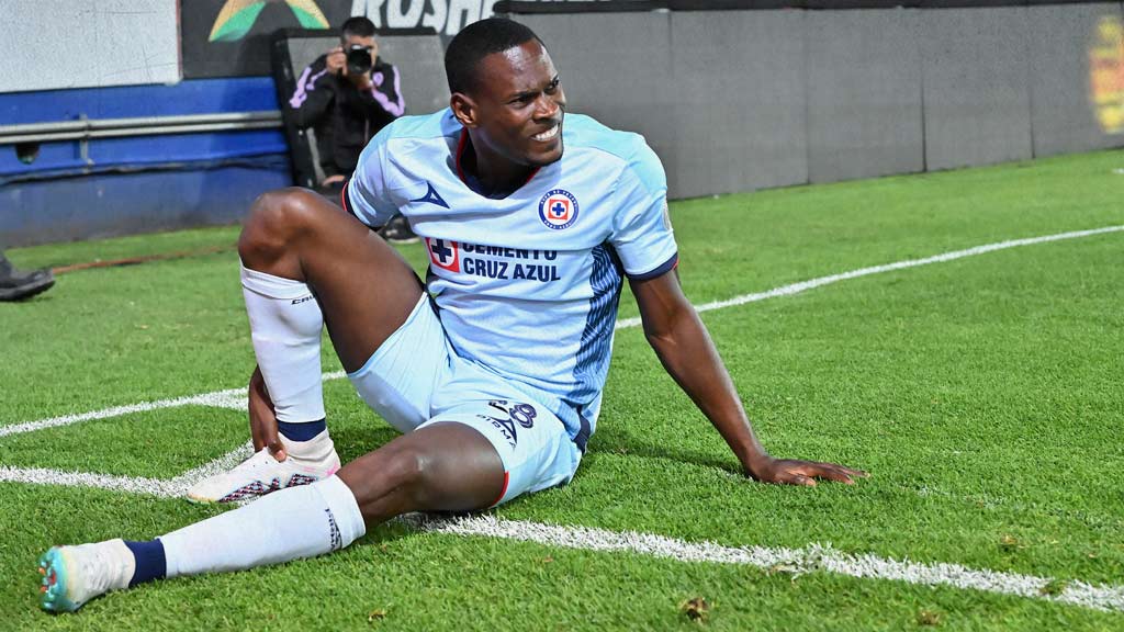 Diber Cambindo, el único delantero que tiene Cruz Azul