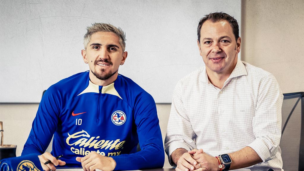 Diego Valdés y Santiago Baños en la firma de contrato