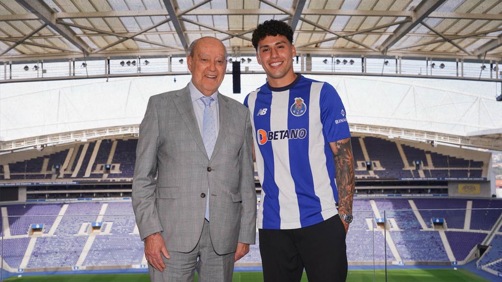 Jorge Nuno Pinto da Costa, presidente del FC Porto con Jorge Sánchez