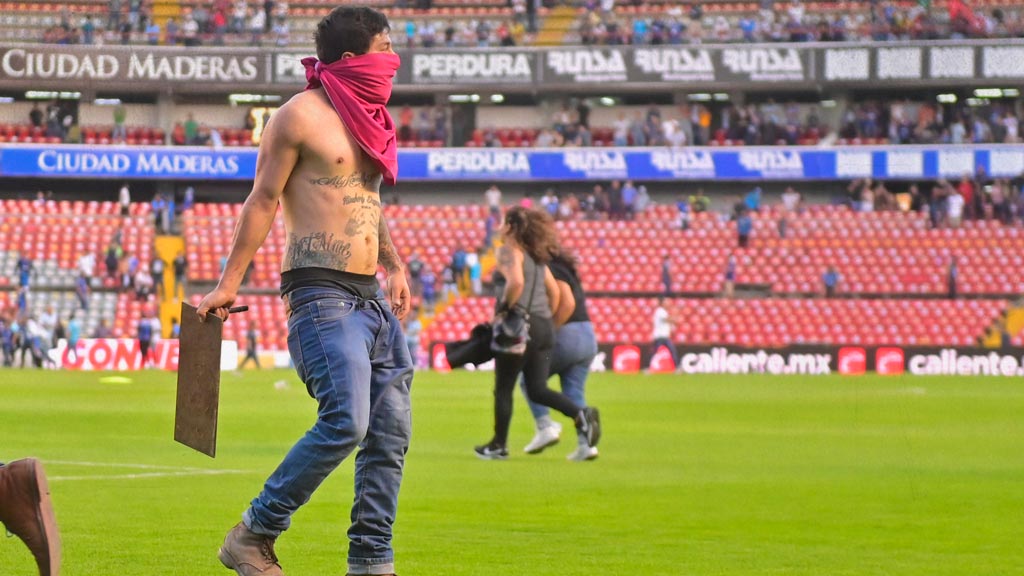 Querétaro y Atlas vivieron un vergonzoso episodio en la cancha del Corregidora