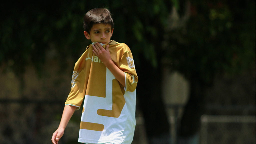 Un joven Rodrigo López en su etapa en la cantera de Pumas