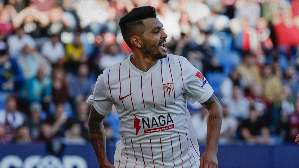 Tecatito Corona, cada vez más fuera de Sevilla