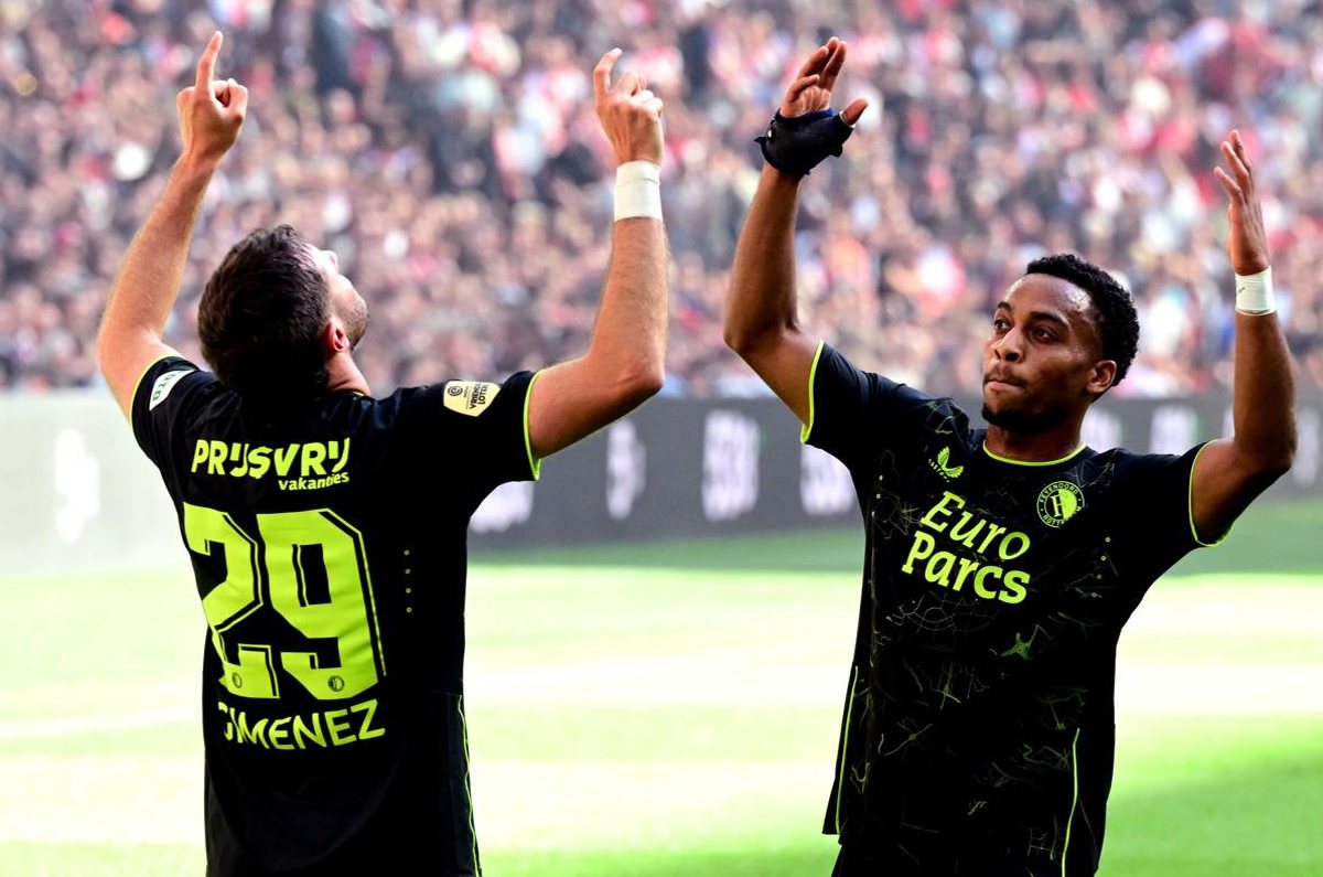 Ajax vs Feyenoord: Doblete de Santiago Giménez, pero, ¿Por qué se suspendió el partido?