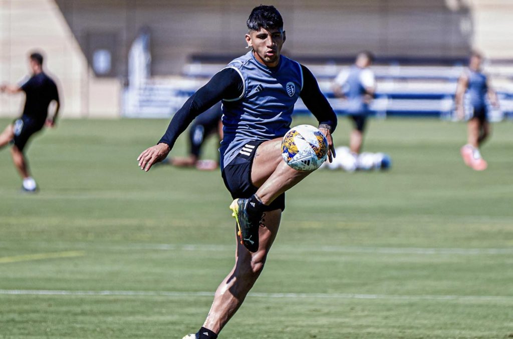 Alan Pulido se quedará en Kansas City por tres años más