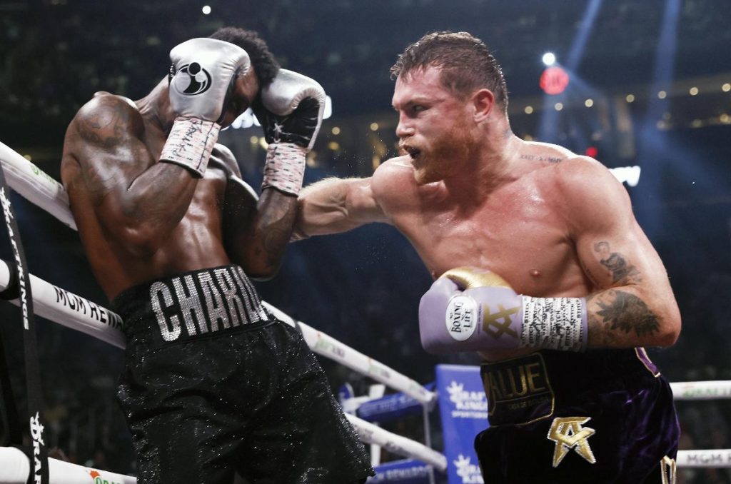 ¡Canelo Álvarez venció a Jermell Charlo! Ya son 60 victorias en su carrera