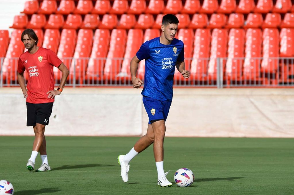 César Montes, segundo fichaje más caro en la historia del Almería