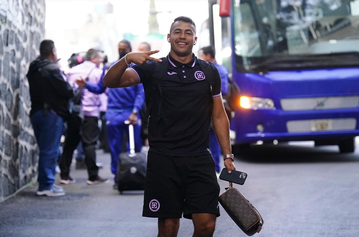 Cruz Azul se piensan pagar para rescindir contrato de Iván Morales