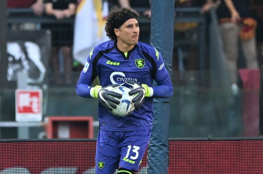 Guillermo Ochoa comenzó mal la temporada con Salernitana