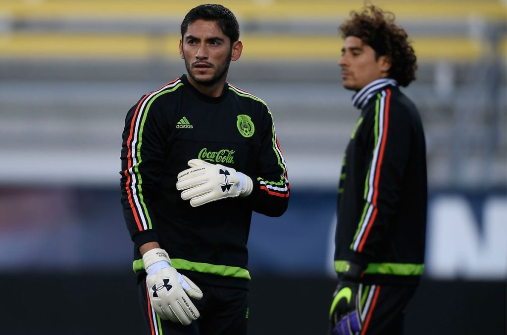 Jesús Corona y Guillermo Ochoa, una rivalidad en Selección Mexicana