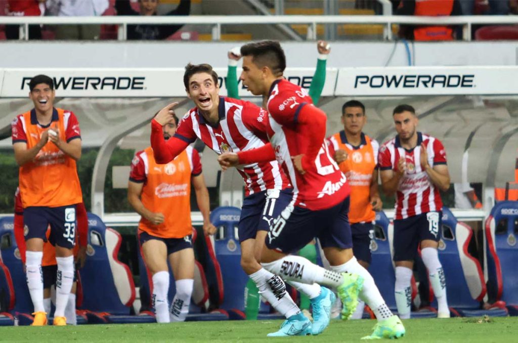 Conejito Brizuela y Nene Beltrán pueden dejar a las Chivas