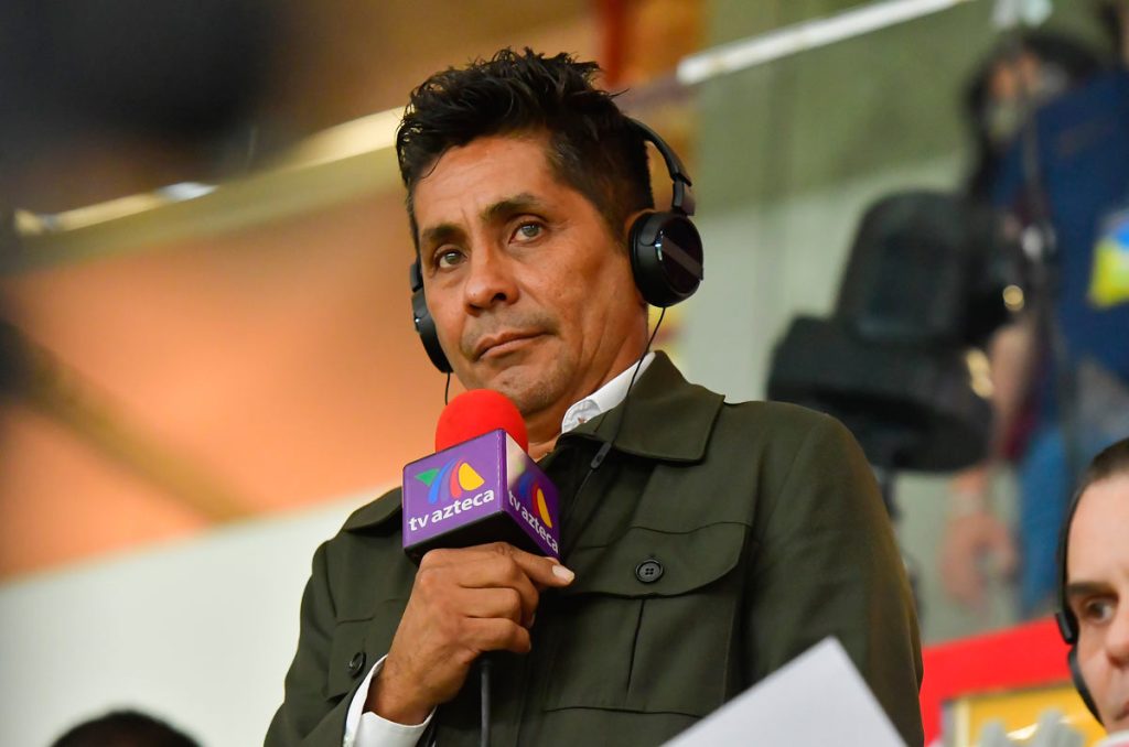 Jorge Campos en su faceta como comentarista de TV Azteca