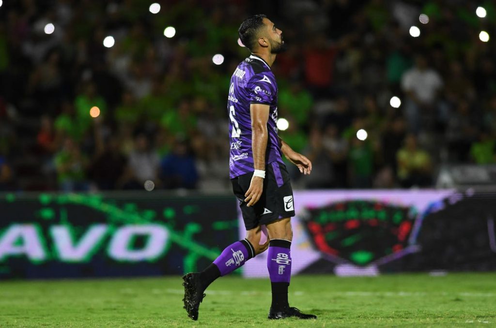 José Joaquín Esquivel, el hombre de la polémica en el Chivas vs Mazatlán