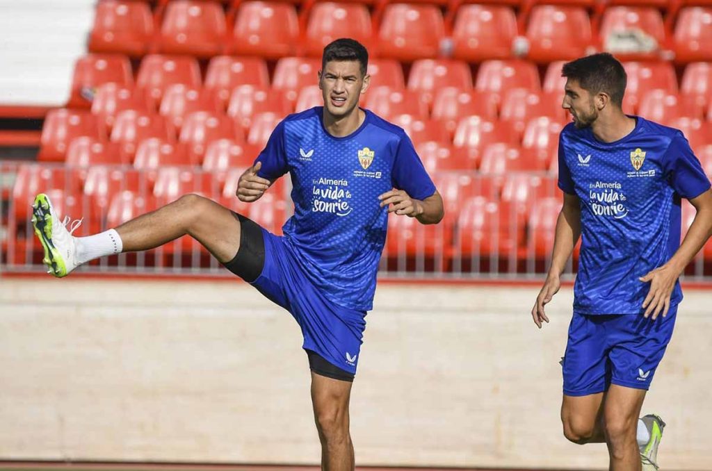 Almería vs Valencia: Horario, canal de transmisión, cómo y dónde ver a César Montes