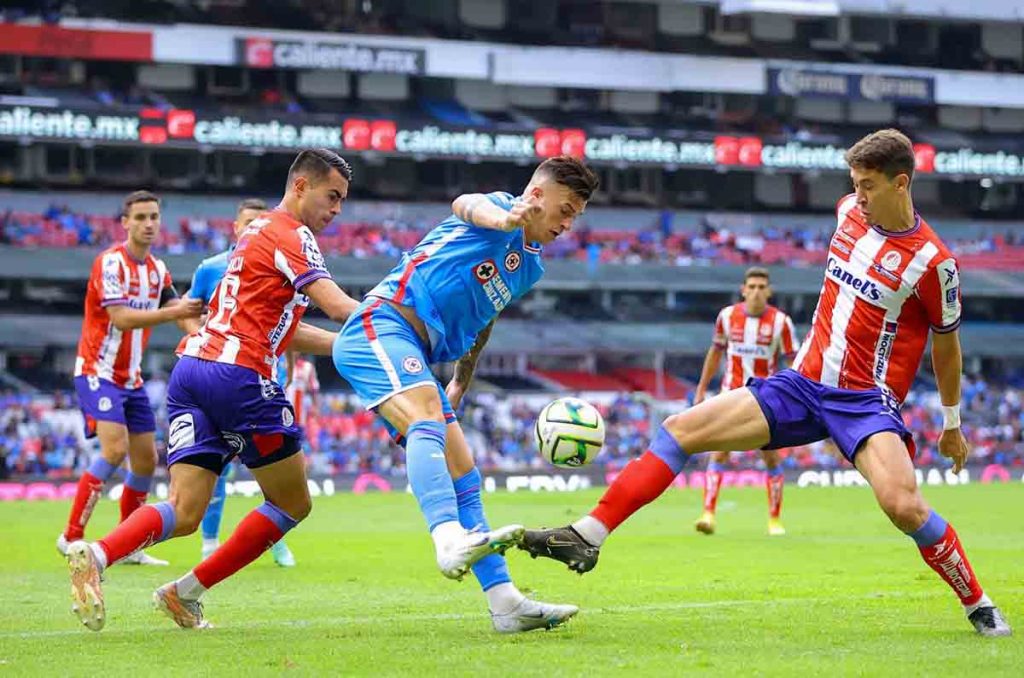 Cruz Azul vs Atlético de San Luis: Pronóstico, momios y picks gratis; ¿cuánto paga el gol de Cambindo?