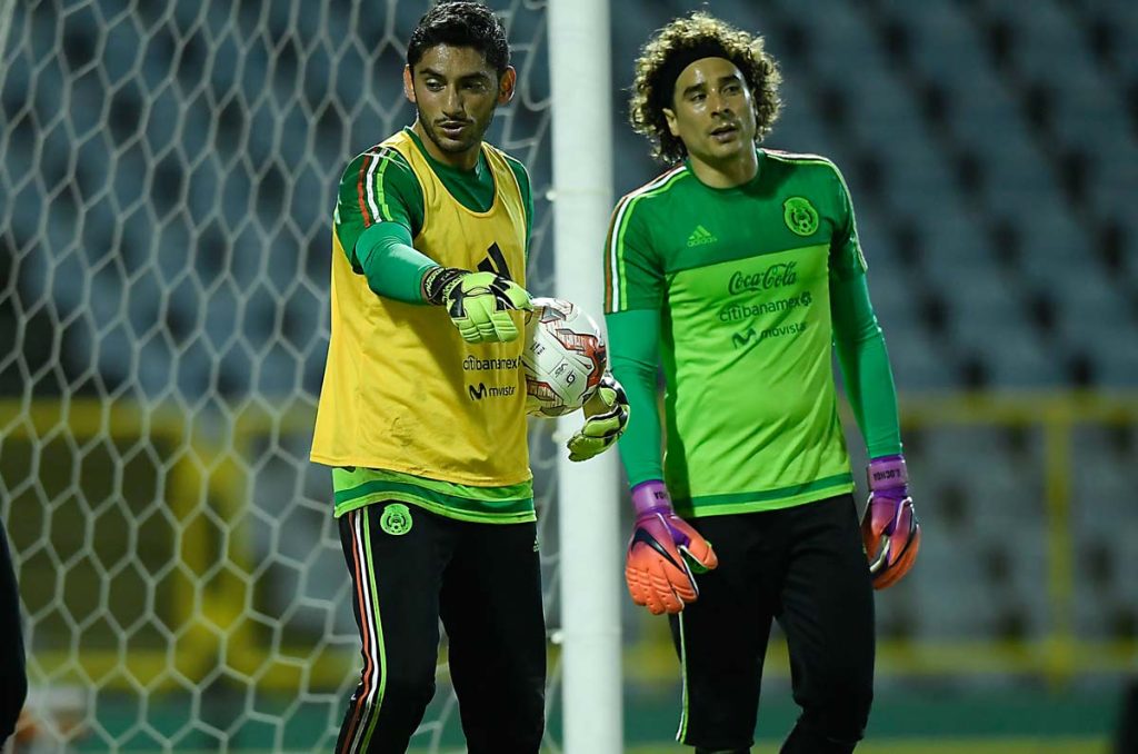 Reviven la bronca entre Guillermo Ochoa y Jesús Corona