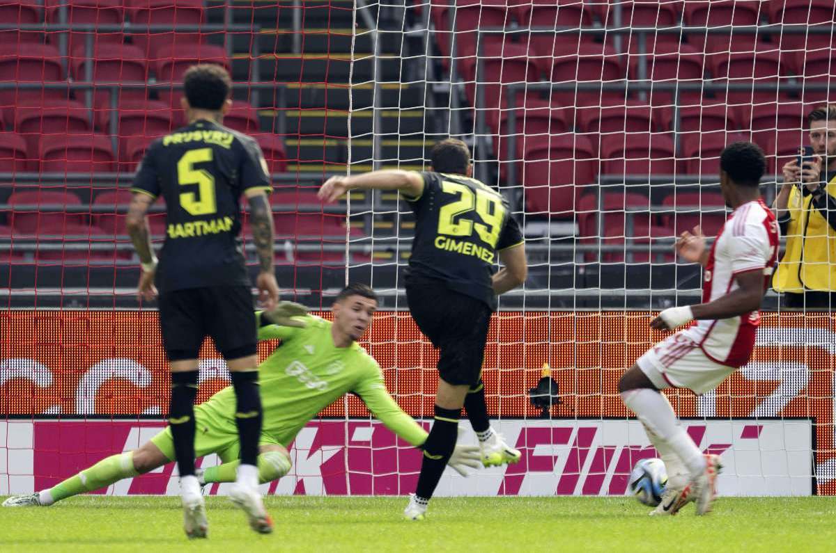 En Feyenoord ya tienen sustituto de Santiago Giménez