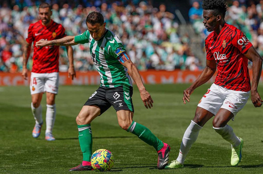 Andrés Guardado sigue dando de qué hablar en el Real Betis