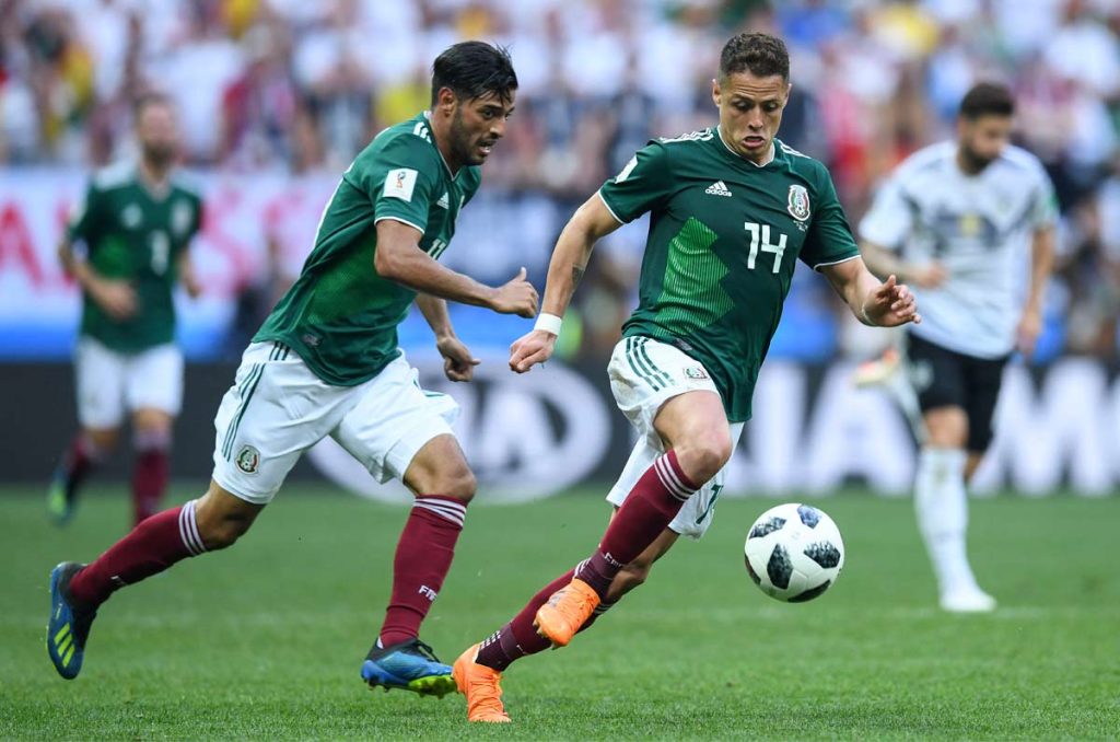 Carlos Vela o Javier Hernández apuntan como el siguiente bombazo de Monterrey