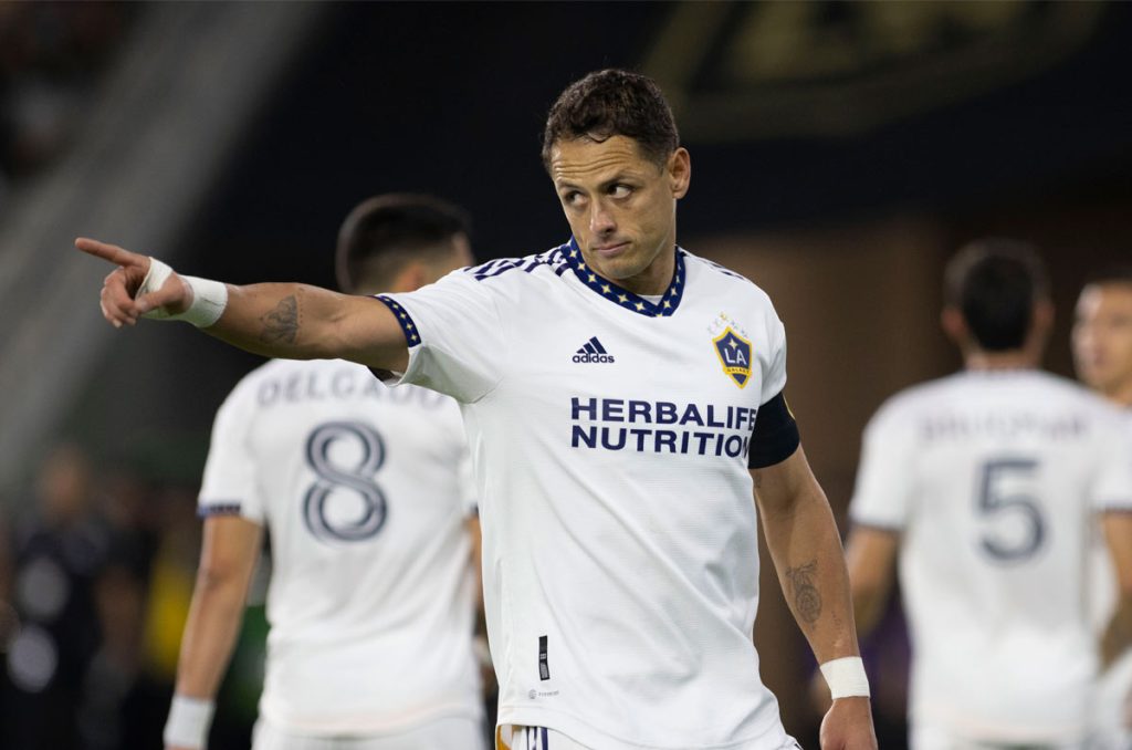 Chicharito quedará fuera de LA Galaxy; Chivas, al acecho