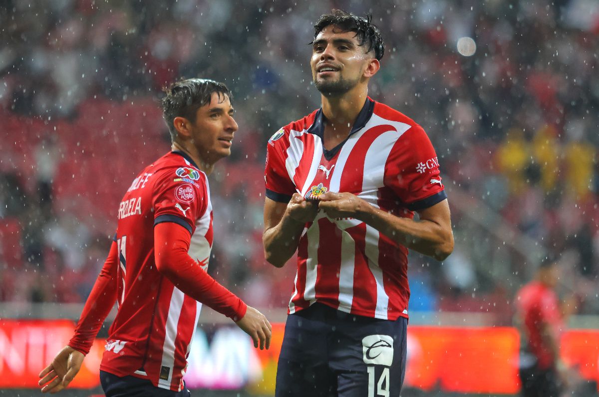 Chivas tendrá hasta 5 opciones de delanteros el próximo torneo