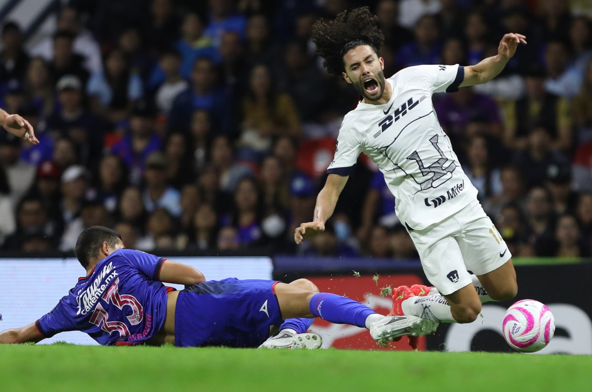 ¡Doble polémica en penal! Cruz Azul pedía revisión al VAR; ‘Chino’ Huerta anotó en repetición del tiro