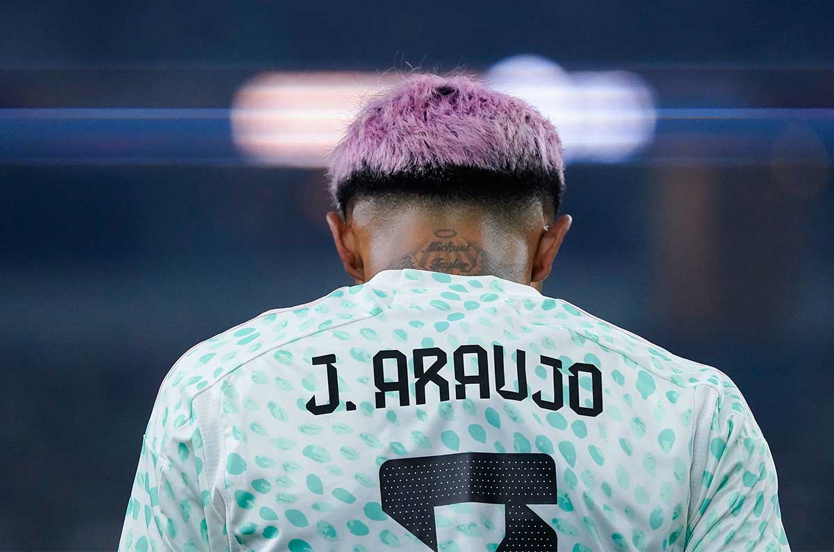 ¿FC Barcelona considera un regreso de Julián Araujo?