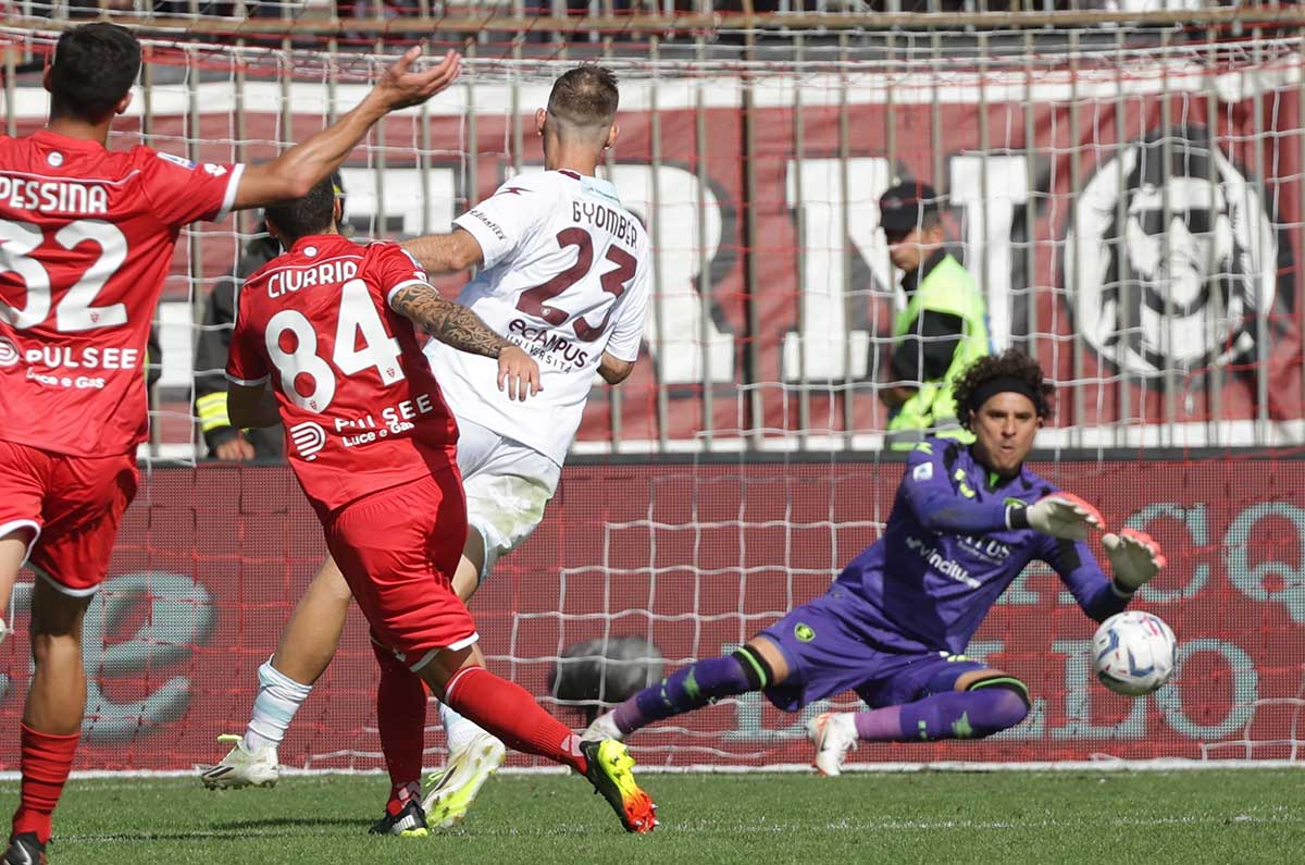 Guillermo Ochoa y Salernitana hundidos en el fondo de la Serie A