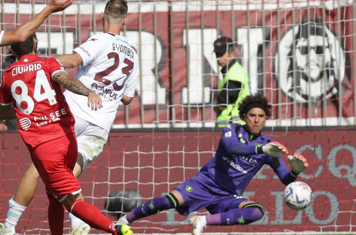 Memo Ochoa tendrá nuevo técnico en Salernitana