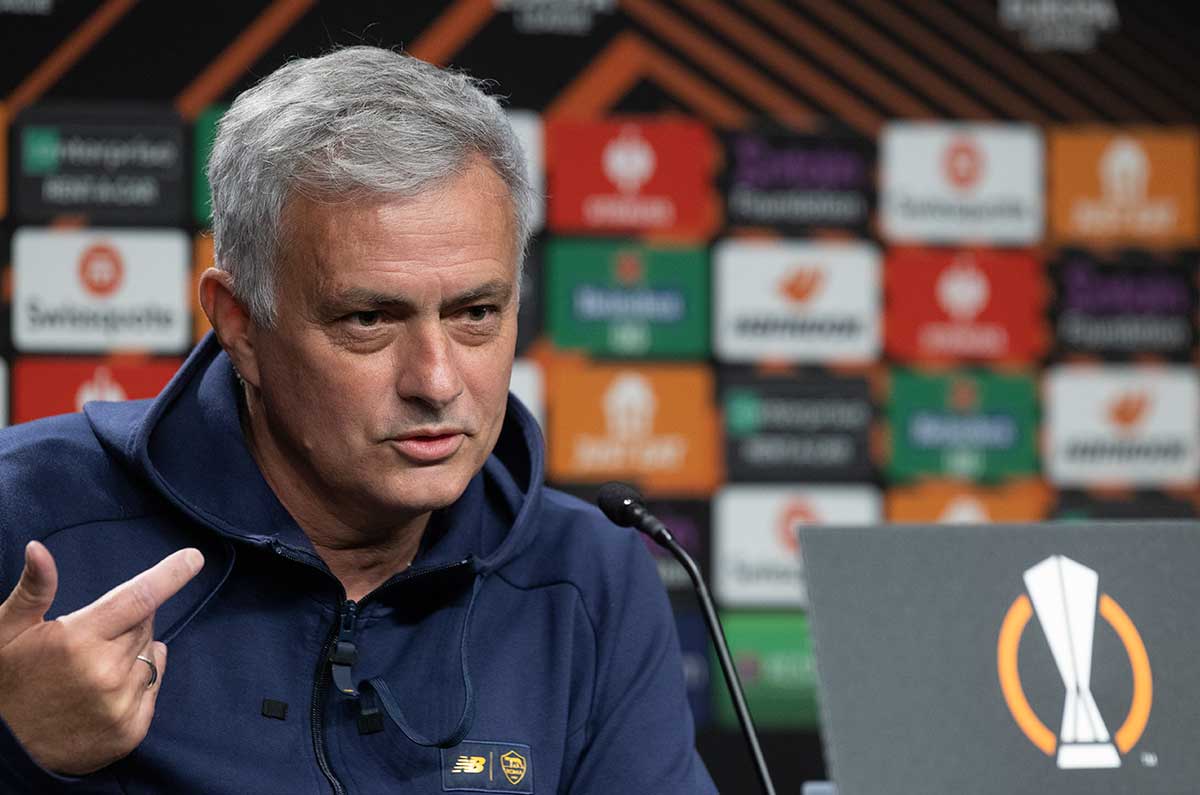 Jose Mourinho le contesta al Papu Gómez “Yo tengo un poco de tos, pero no tomó esos jarabes”