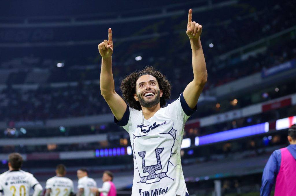 Pumas golea a Cruz Azul y ya es tercero de la mano del 'Chino' Huerta