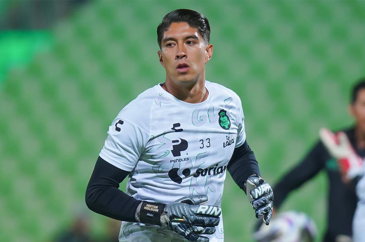 Quién es Héctor Holguín, portero que levanta la mano en Santos Laguna