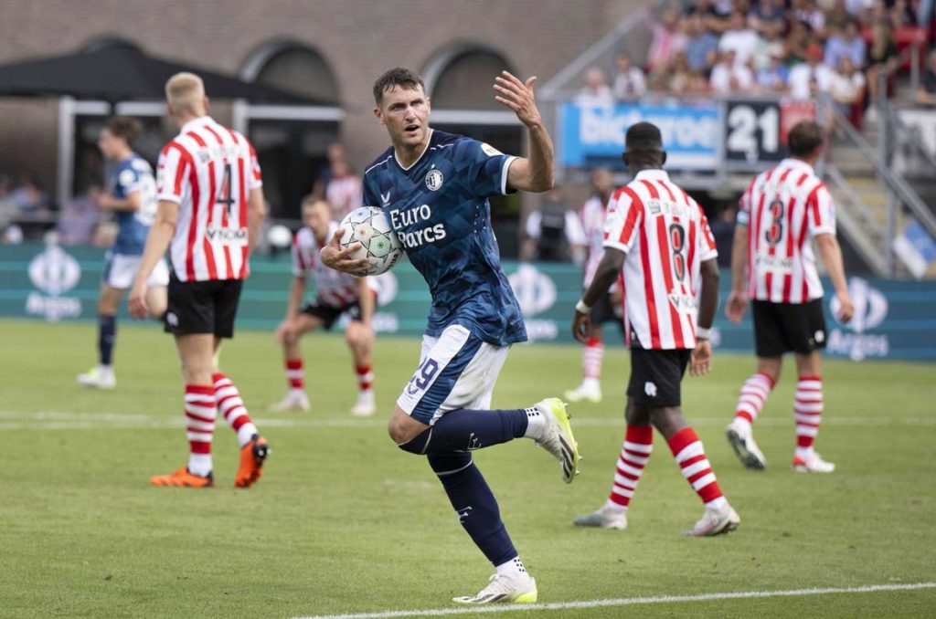 Santiago Giménez estaría encantado de jugar en el Real Madrid