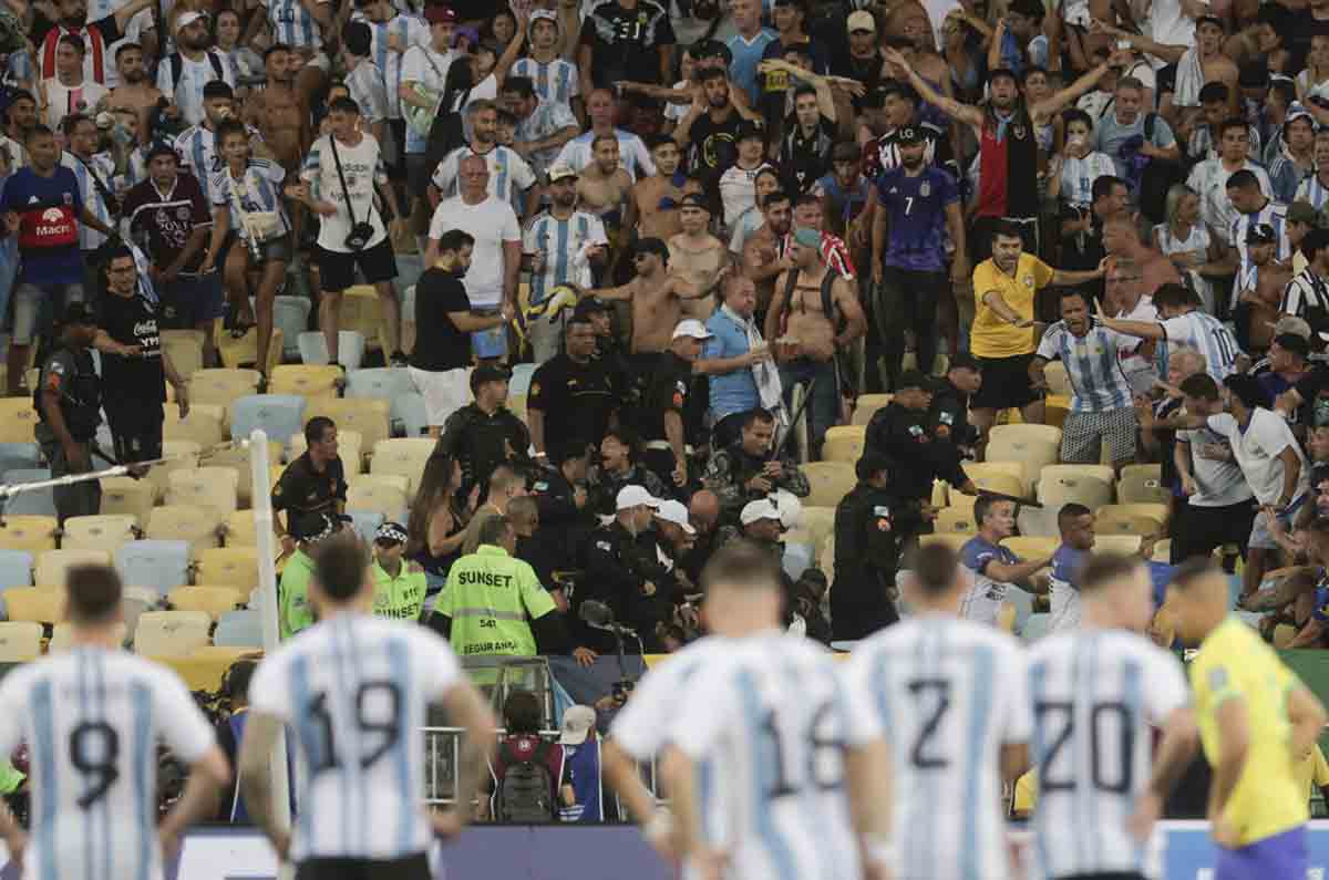 La violencia en las tribunas arruina el Brasil vs Argentina
