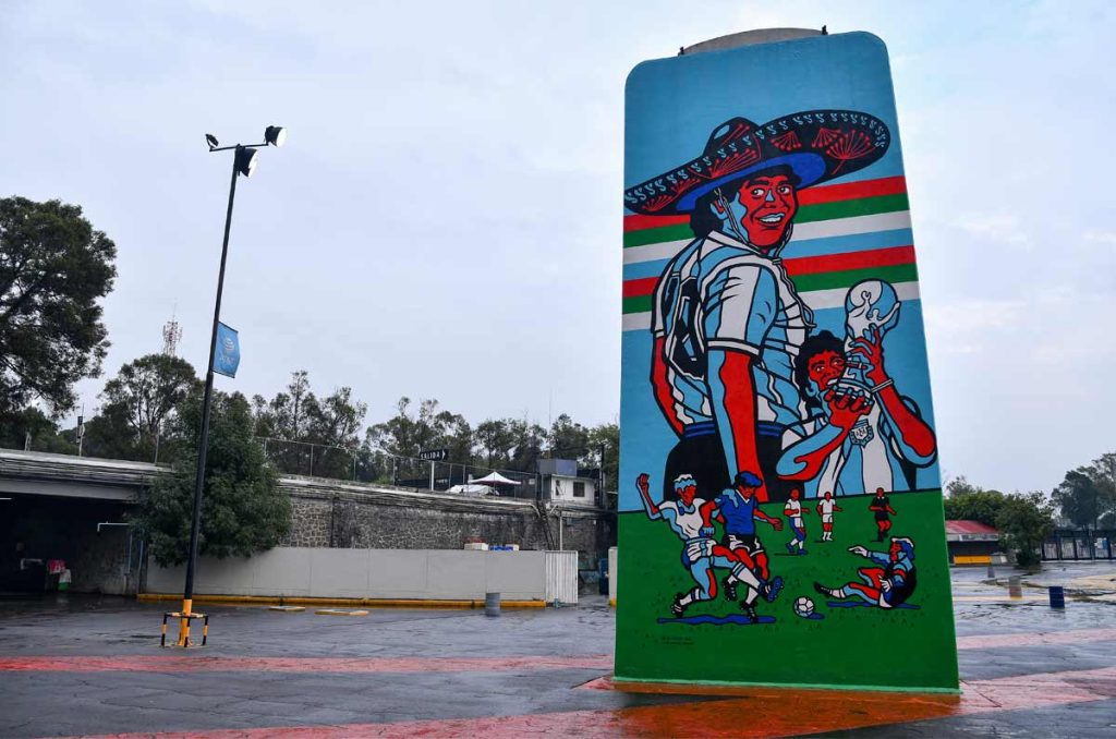 El mural de Diego Maradona en las inmediaciones del Estadio Azteca