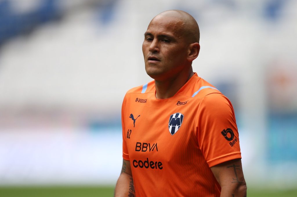 Humberto Suazo, listo para seguir su carrera a los 42 años