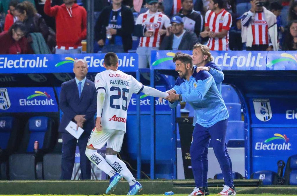 Piojo Alvarado es de lo más destacado en las Chivas de Guadalajara