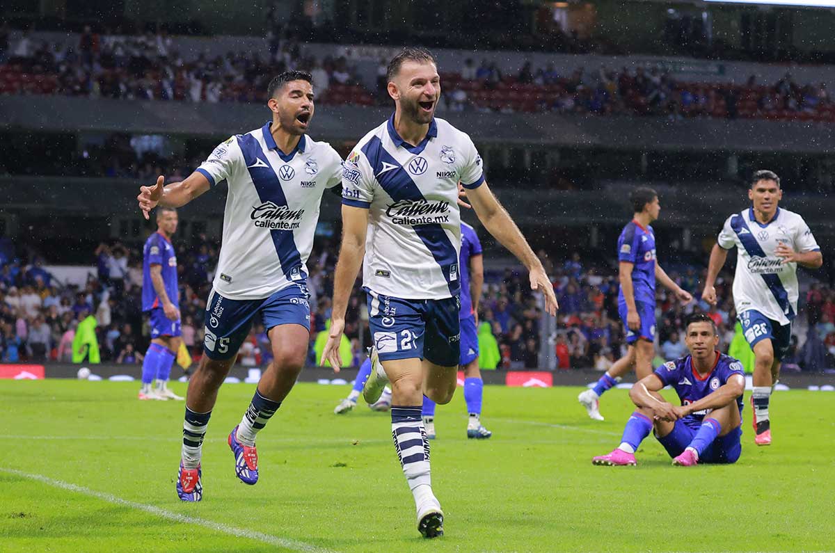 Puebla derrota a un Cruz Azul mermado y consigue liguilla directa