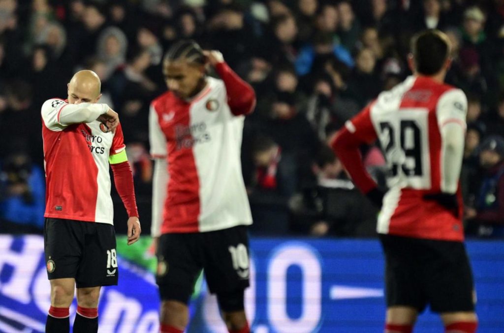 Autogol de Santiago Giménez elimina a Feyenoord de Champions League