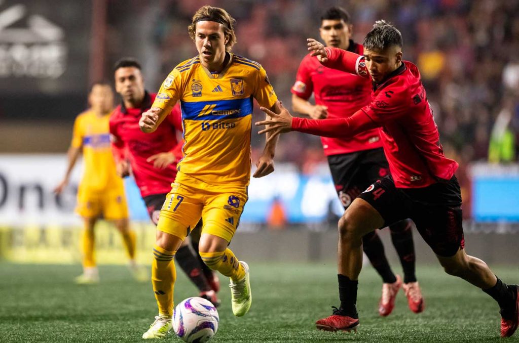 Sebastián Córdova sigue quedando a deber en Tigres con su rendimiento hasta el momento