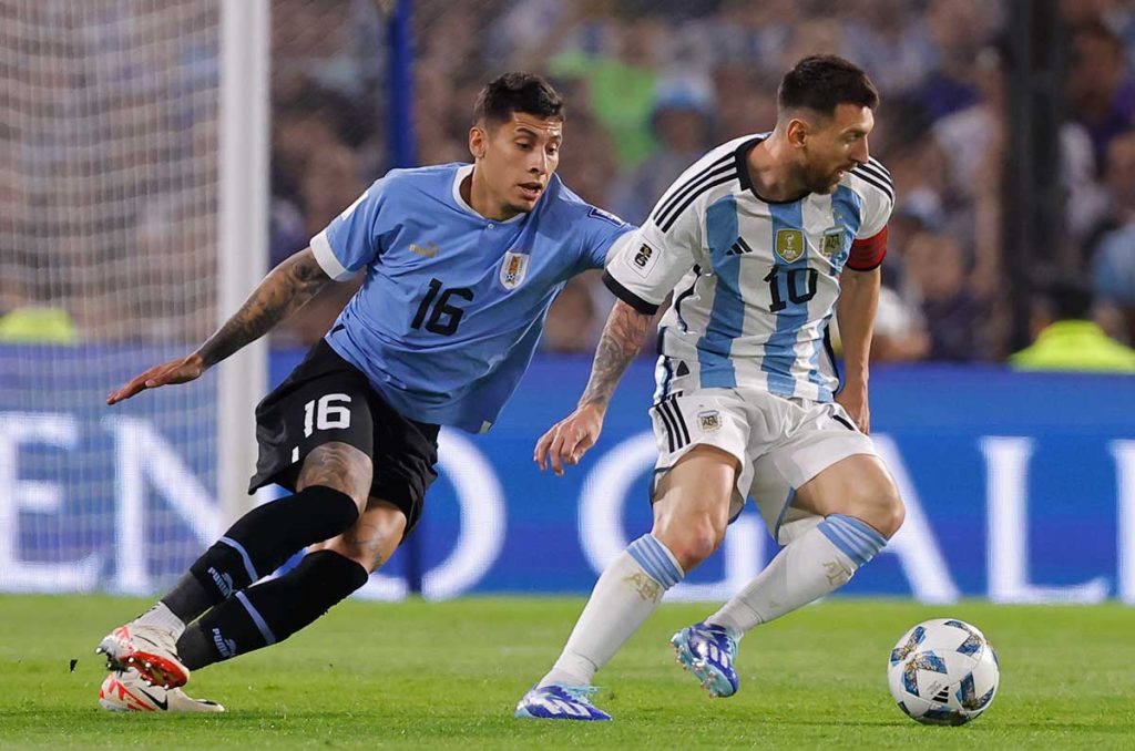 Uruguay se impone a la Argentina de Messi en la ‘Bombonera’