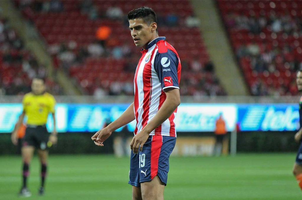 ¿A Guillermo Martínez le conviene regresar a las Chivas? 0