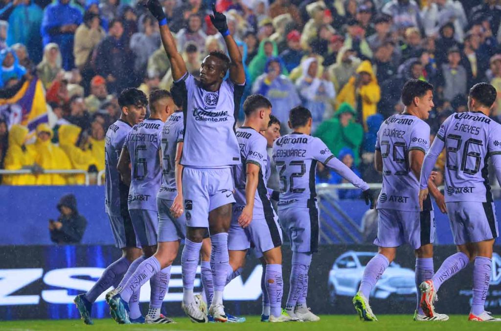 América sigue festejo de la catorce con un triunfo sobre Barcelona