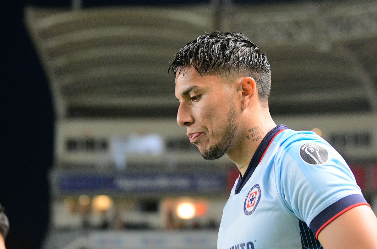 Carlos Salcedo no va a Juárez, pero tampoco estará en Cruz Azul