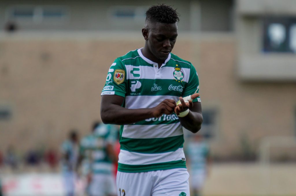 Edwuin Cetré durante su paso con Santos Laguna en el futbol mexicano