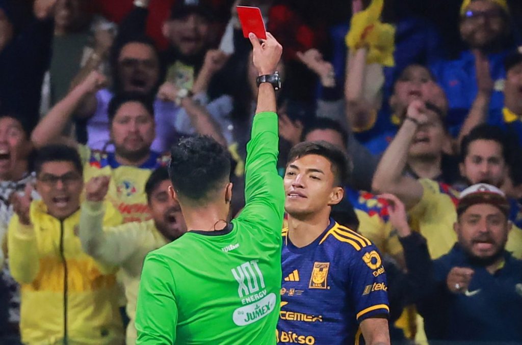 ¿Correcta explusión? Fulgencio deja a Tigres con 10 en final vs América