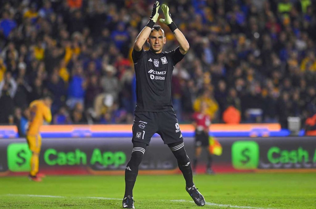 El récord que persigue Nahuel Guzmán en la final vs América