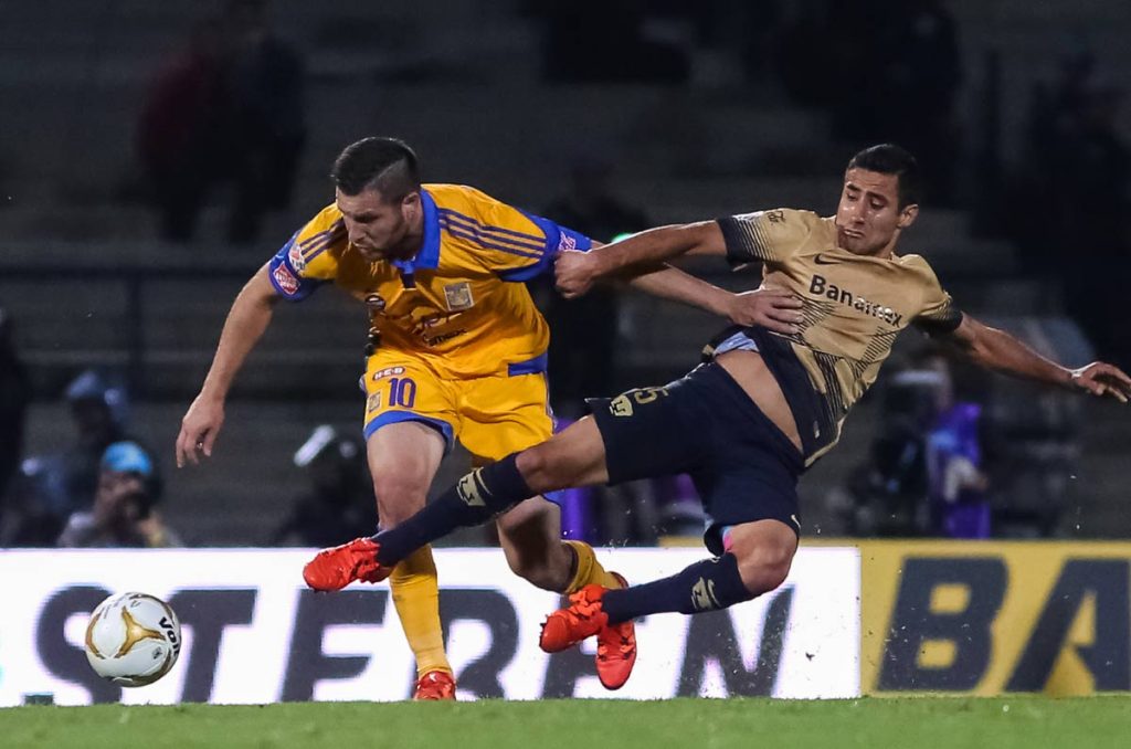 Luis Fuentes durante la final del Apertura 2015 vs Tigres